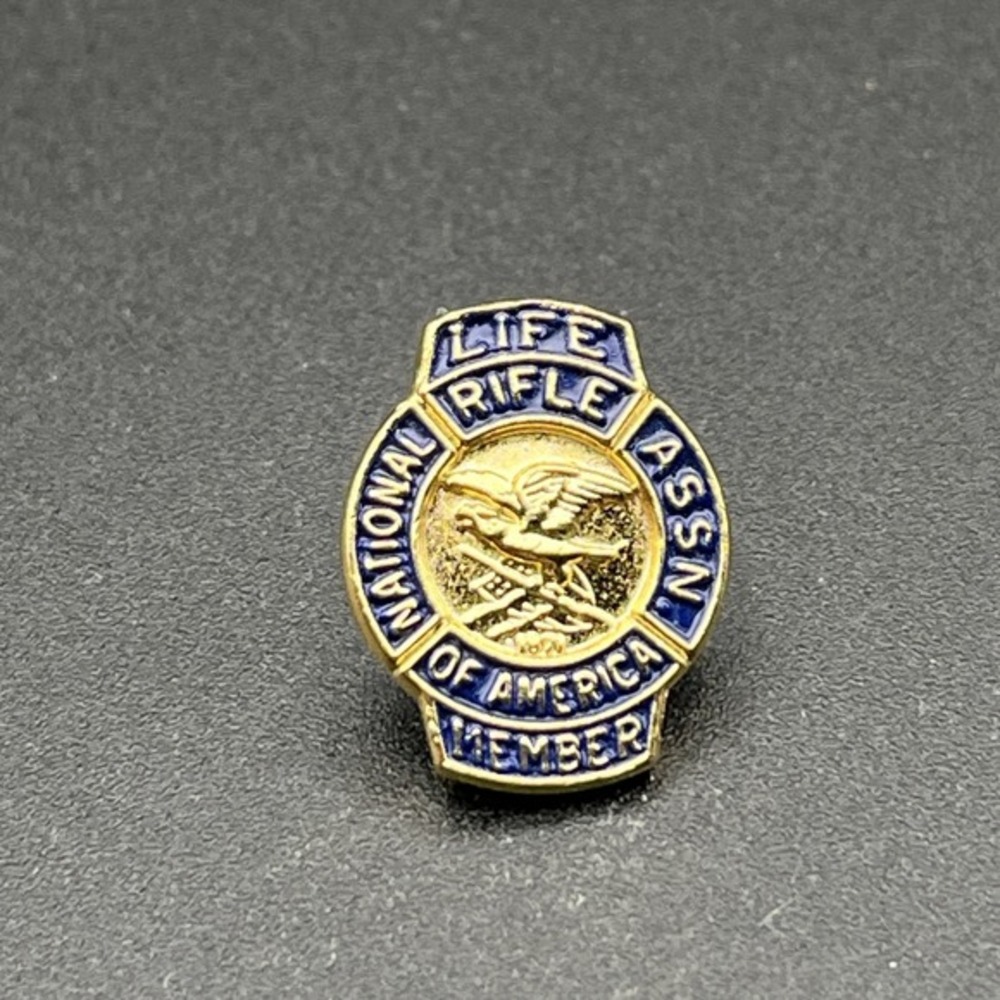NRA National Rifle Association Of America Life Member Gold Tone Lapel Hat Pin